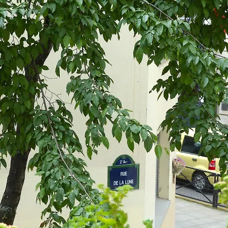 Appartamento Real Parisian With 2 Bedrooms And Ac