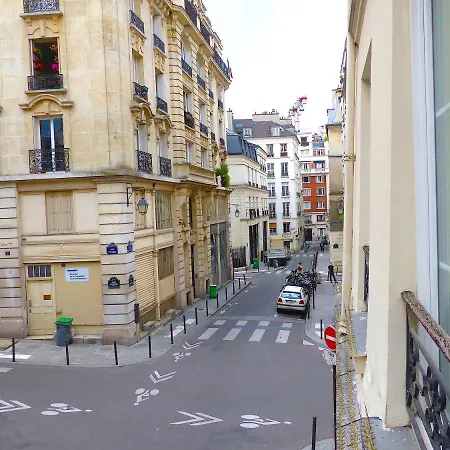 Appartamento Real Parisian With 2 Bedrooms And Ac