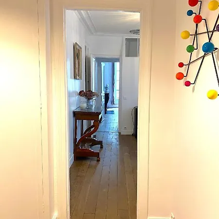 Appartamento Real Parisian With 2 Bedrooms And Ac *