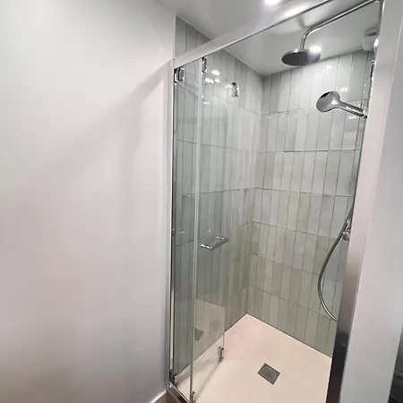 Real Parisian With 2 Bedrooms And Ac Appartamento *