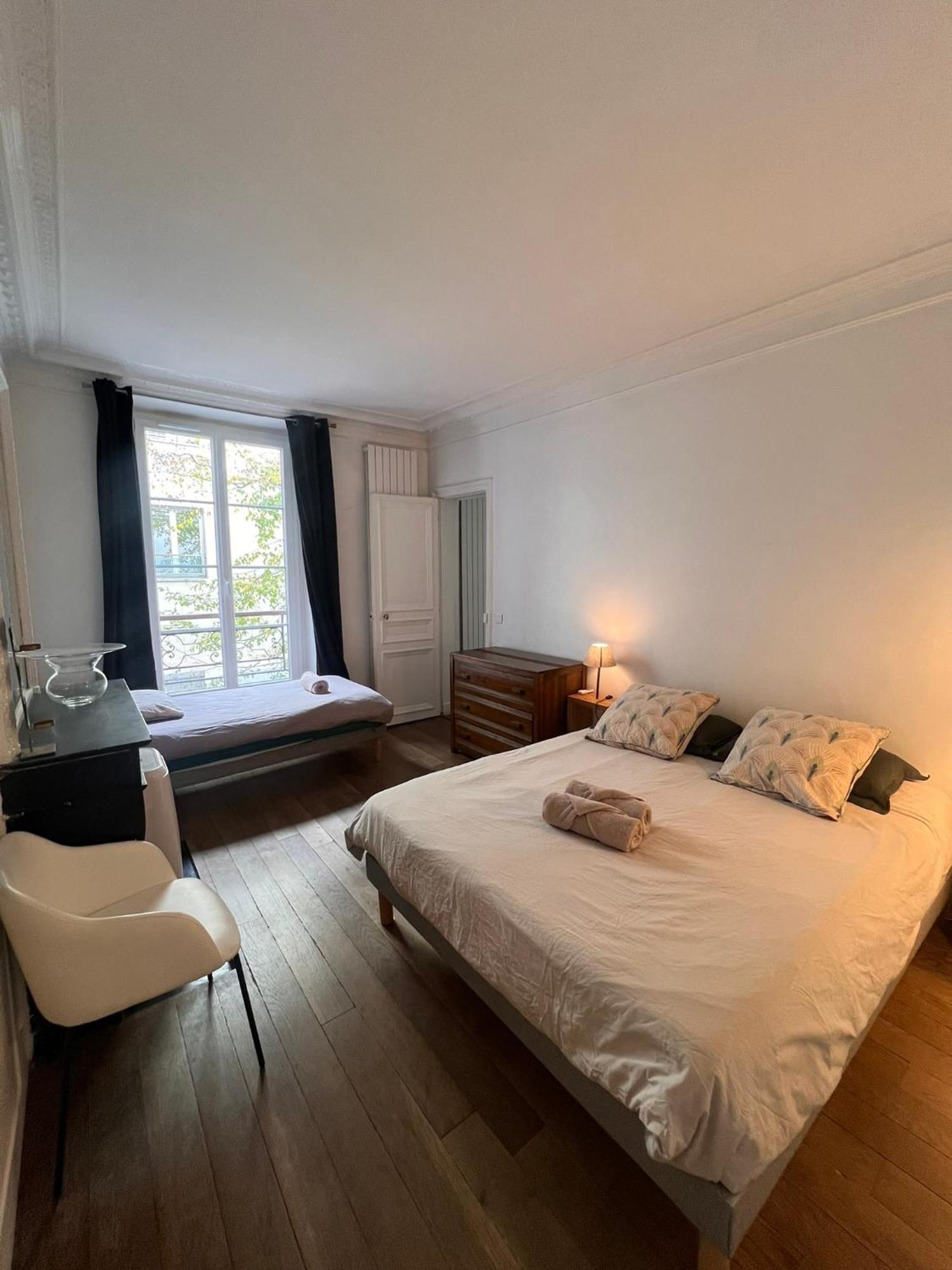 Real Parisian With 2 Bedrooms And Ac *