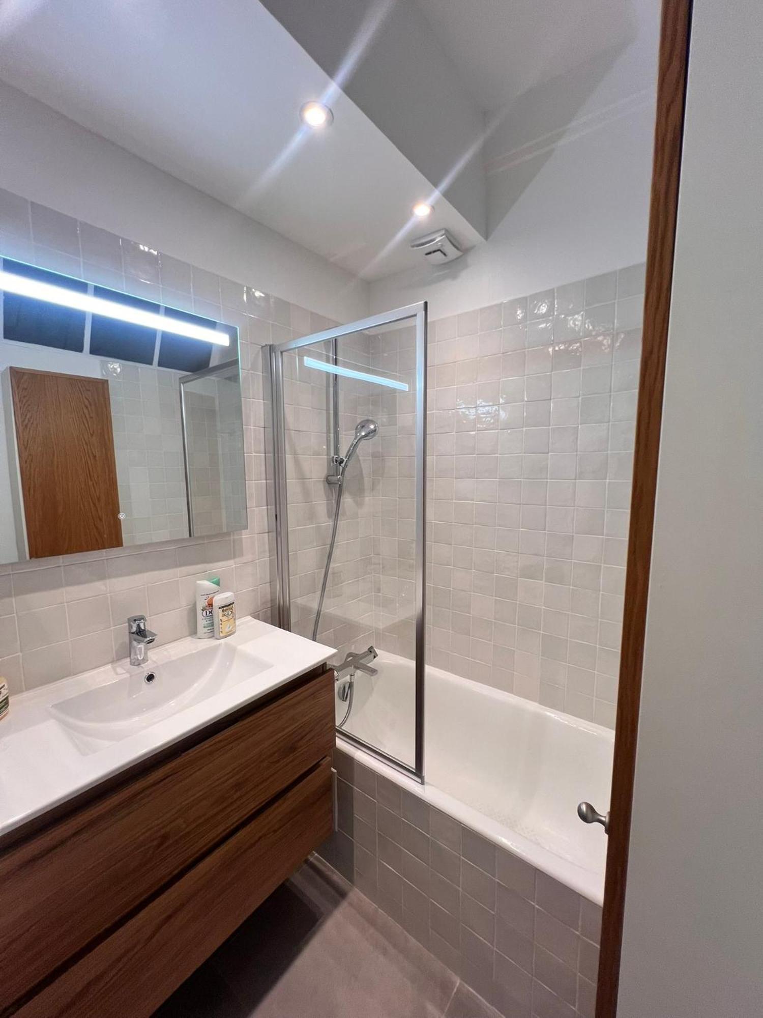 Real Parisian With 2 Bedrooms And Ac *