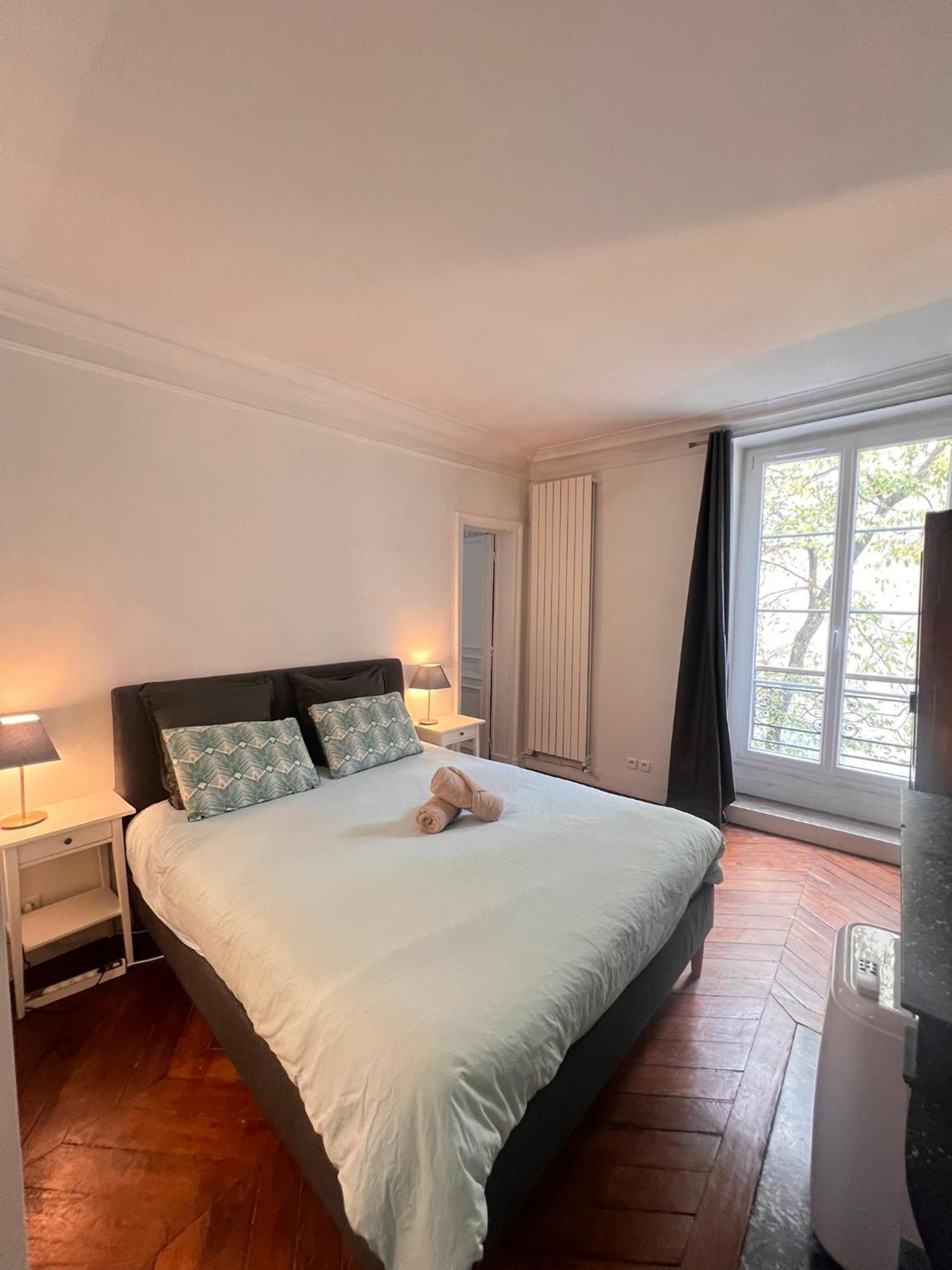 Real Parisian With 2 Bedrooms And Ac *