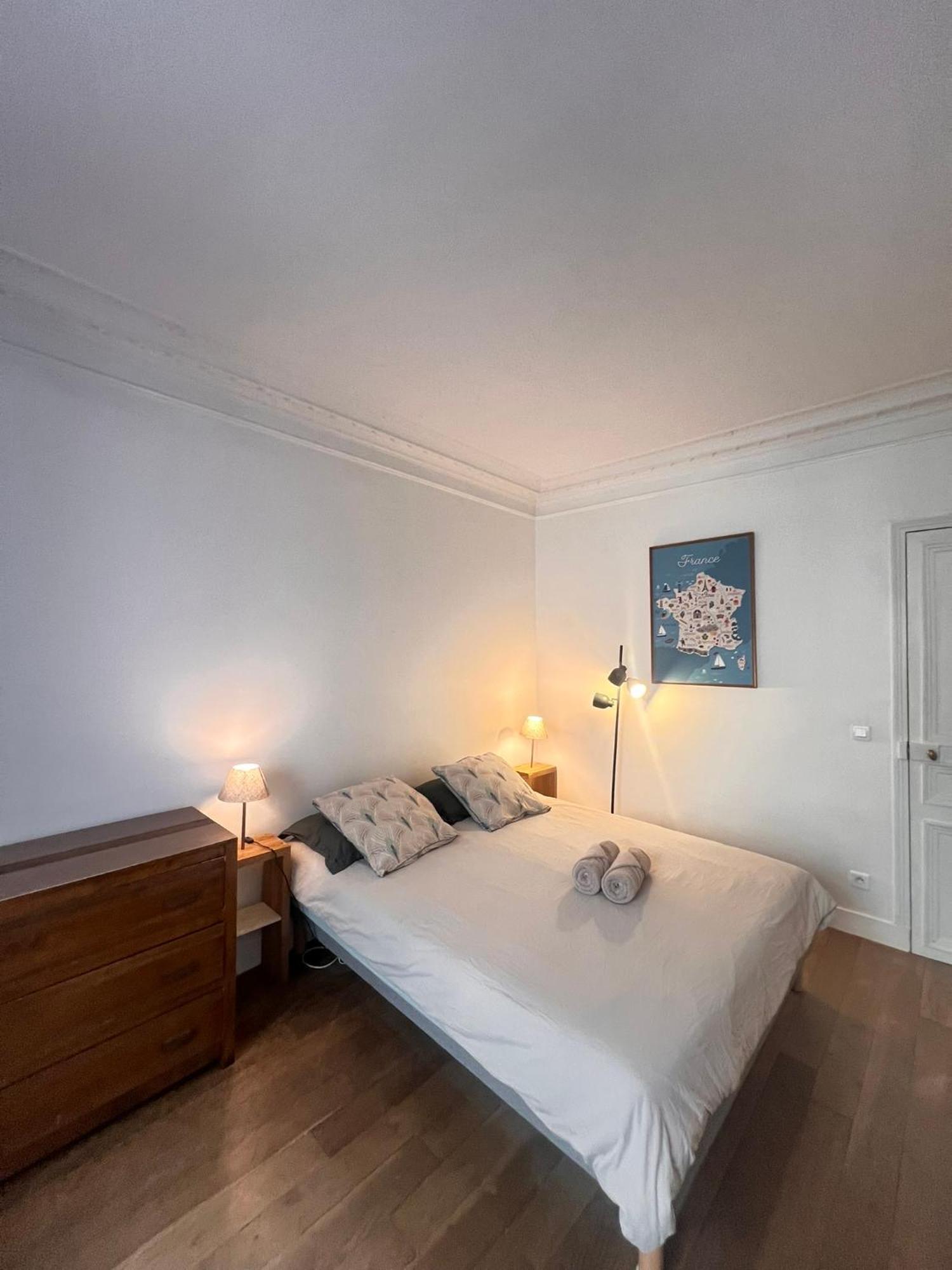 Apartment Real Parisian With 2 Bedrooms And Ac Paris